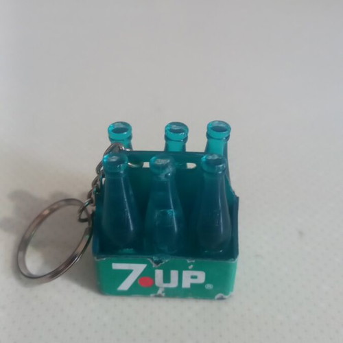 Keychain vintage in 7up six-pack shape used