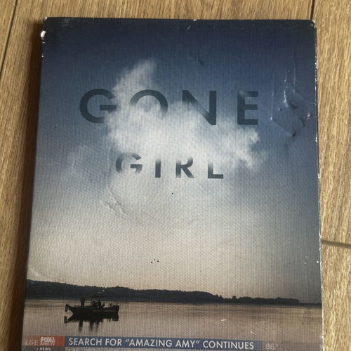 Gone Girl Blu-Ray used with English subtitles, damaged box