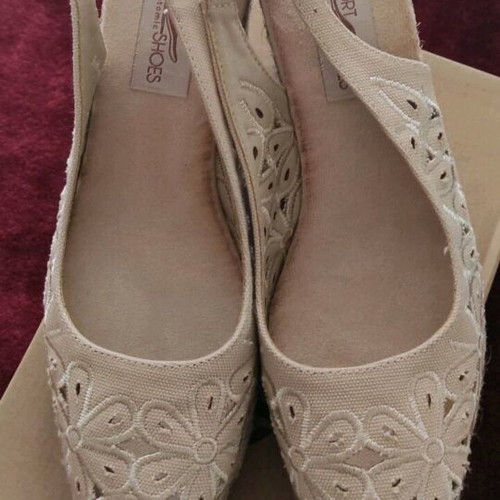 Confored platform shoes size 40 like new, beige