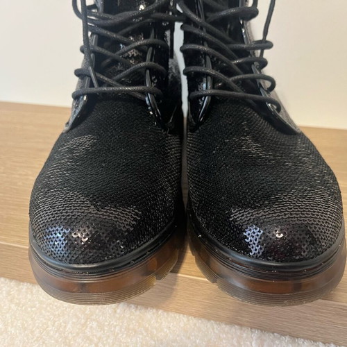 Boots with sequins like new, size 40, black
