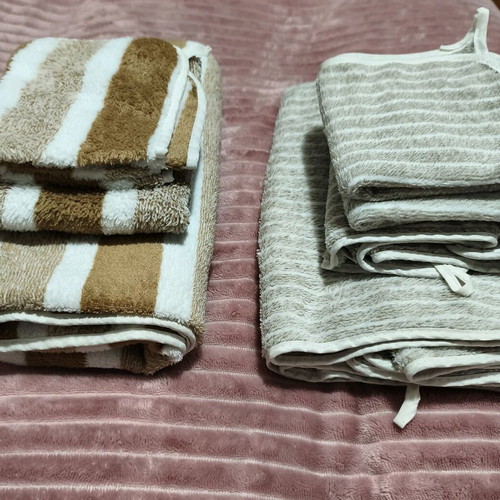 Microfiber towel set like new, 4 face, 2 hand, 2 body towels