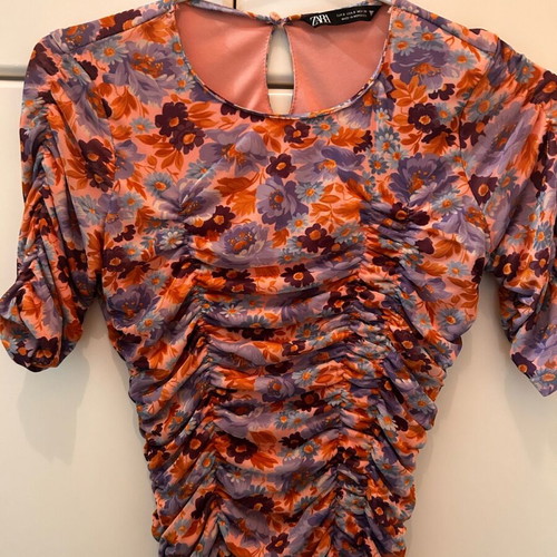 Zara dress purple like new, fitted with ruching, size S