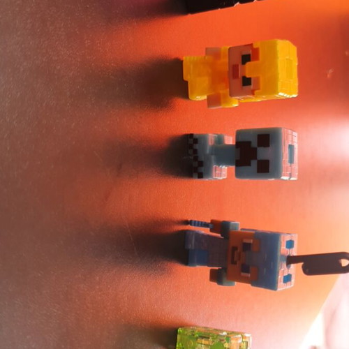 Minecraft kinder 5 figures like new