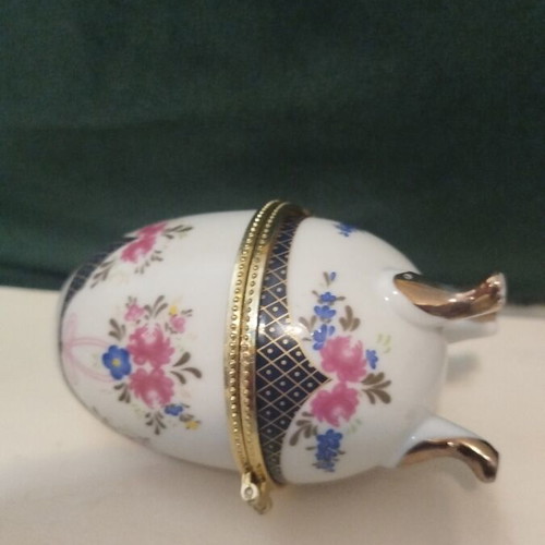Decorative Faberge-style egg like new with floral motifs