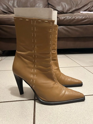 Haralas women's leather boots like new, size 37, beige