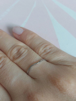 Delicate stainless steel ring like new with unique design