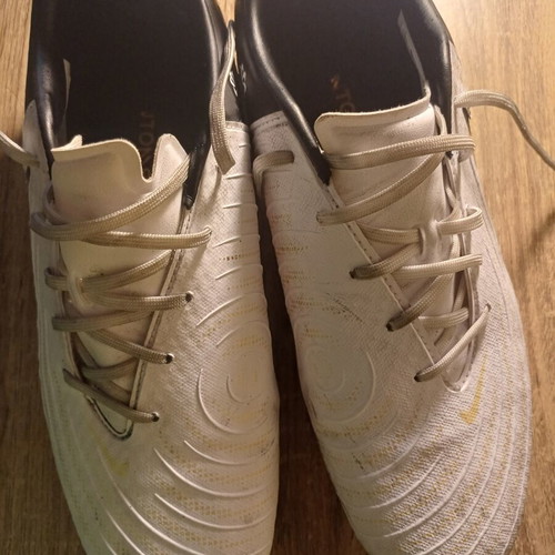 Nike Phantom football boots like new, size 42.5, black and white