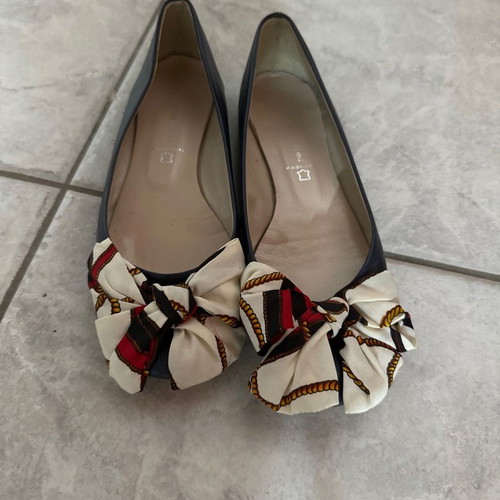 Ballerinas used size 37 dark blue with bow