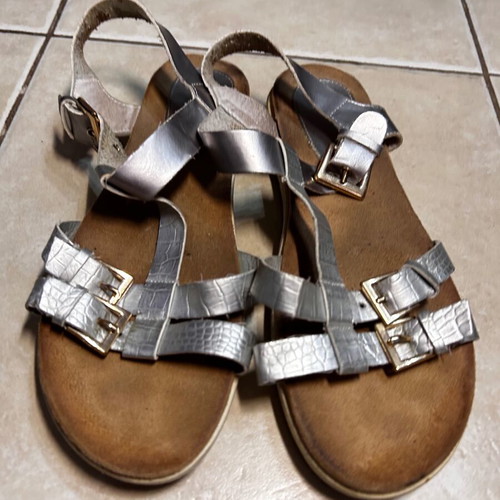 Women's sandals with silver straps like new, size 40