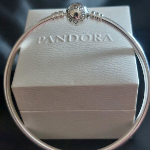 Pandora bracelet new with round clasp, sizes 18 and 21 cm