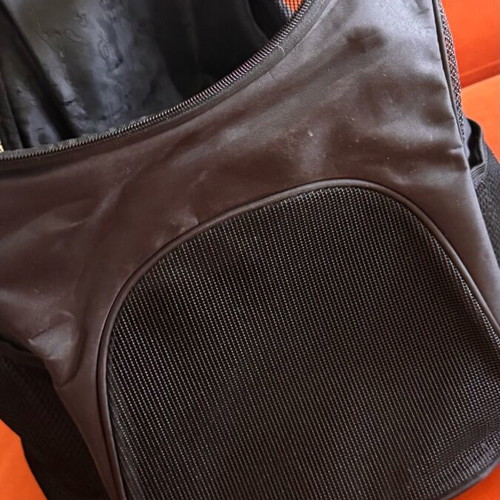 Pet carrier backpack like new, 44cm x 36cm x 30cm