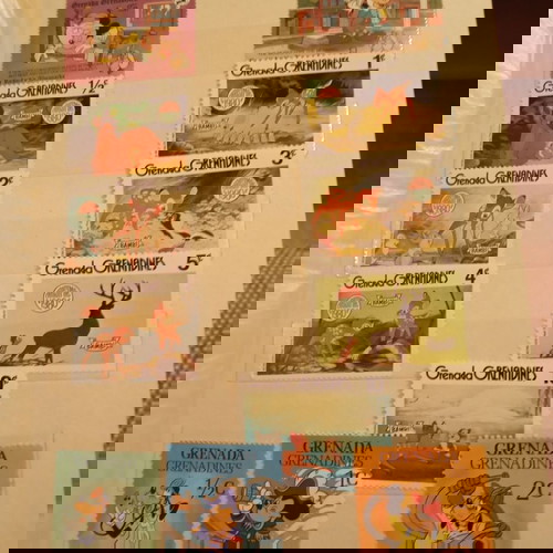 Συλλογή ασυνήθιστων γραμματοσήμων με ήρωες Walt Disney σαν καινούργια