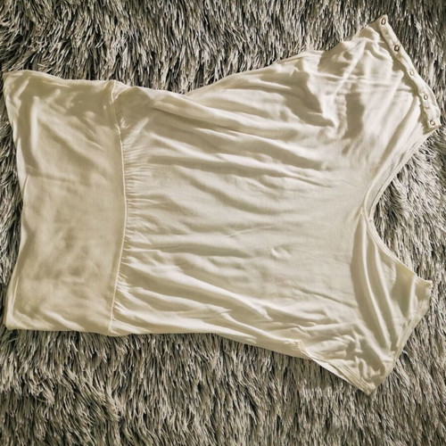 White elastic blouse like new with shoulder buttons