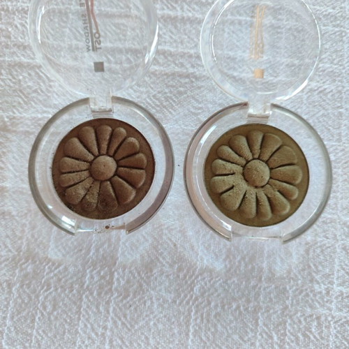Eyeshadows like new, set with double and single shades