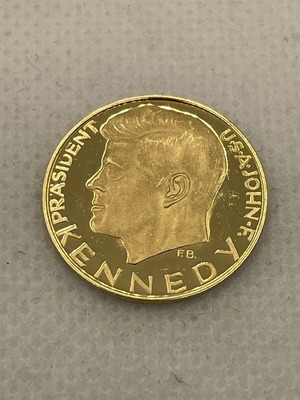 German commemorative gold medal 900/1000 used honoring John F. Kennedy
