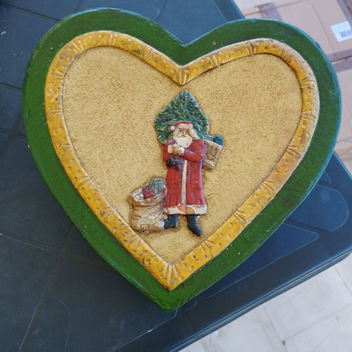 Heart-shaped papie mache box used