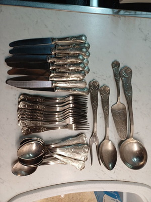 Vintage cutlery set with embossed design, 39 pieces