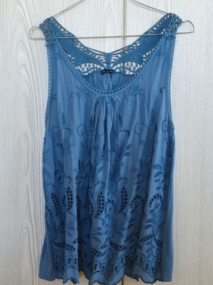 Blue sleeveless blouse size M like new