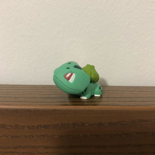 Bulbasaur Pokémon figure with movable head like new