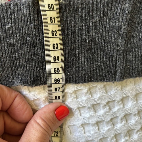 Men's sweater with argyle pattern, gray and red