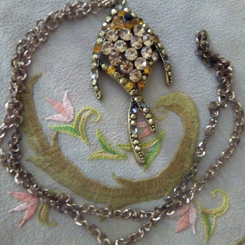 Fish pendant used with zircon and gold-colored chain