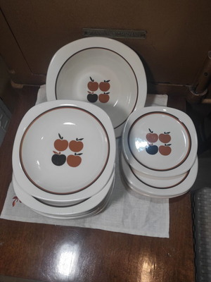 Vintage S. Giovanni Valdarno (1970) Ironstone dinnerware set used, pack of 17 pieces