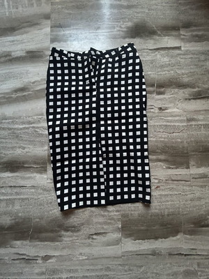 Axel skirt midi black and white, like new, size 36