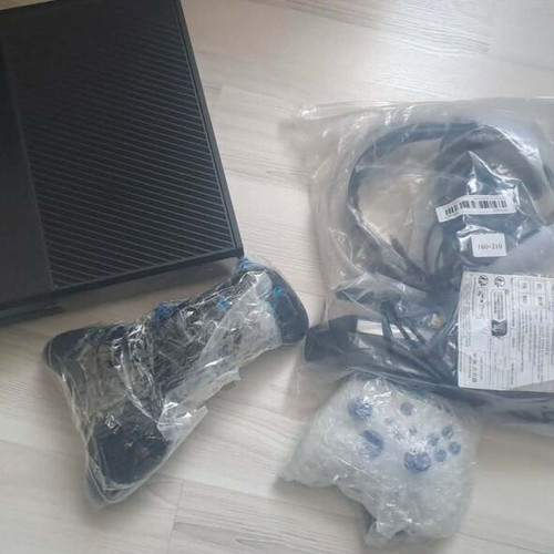 Xbox One S 1TB σαν καινούριο με 3 χειριστήρια, κάμερα και καλώδιο HDMI