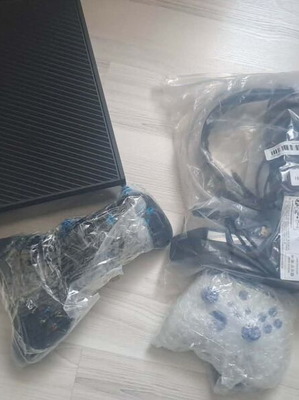 Xbox One S 1TB σαν καινούριο με 3 χειριστήρια, κάμερα και καλώδιο HDMI
