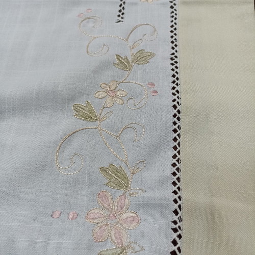 Square tablecloth 1.80x1.80 ecru with delicate machine embroidery