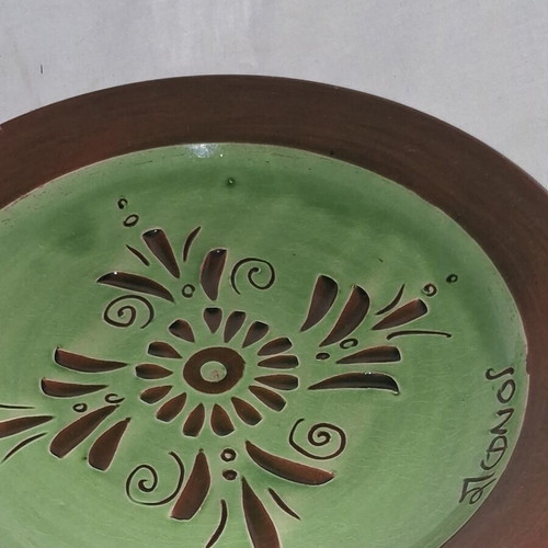 Pair of handmade Sifnos ceramic plates 23 & 24 cm, like new