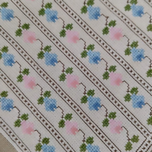 Decorative pillowcase like new, burlap with embroidery 63x35