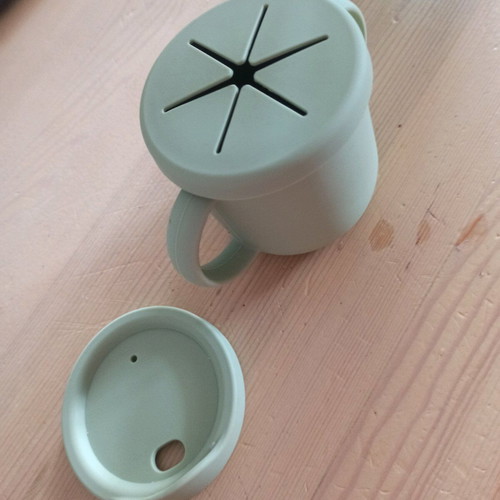 Silicone baby cup new with two lids