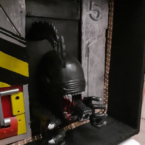 Alien diorama handmade with LED 45×42