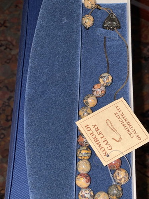 Κομπολόι πέτρας καινούργιο με ασημί τελείωμα σε κουτί