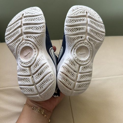 Nike trainers, dark blue