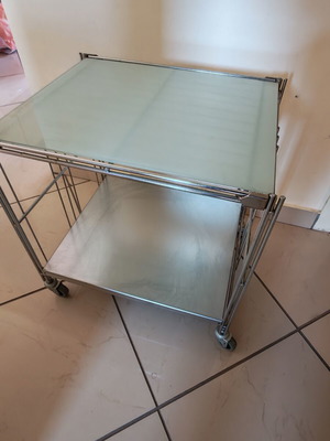 Coffee table with wheels like new, 48x40x48 cm