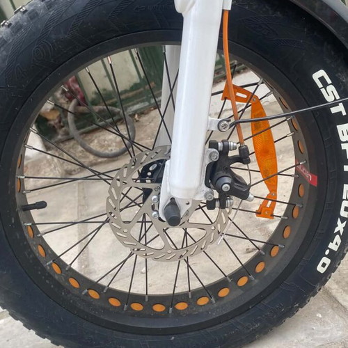 Electric bike like new with one-year battery warranty