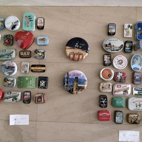 Candy tins like new, collection of 54 pieces