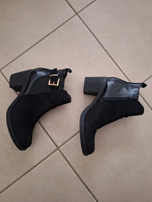 Nikki Me black pumps like new size 37