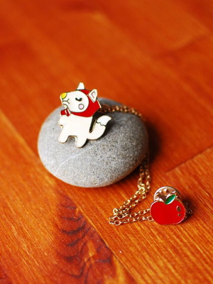 Little Red Riding Hood pin new with enamel