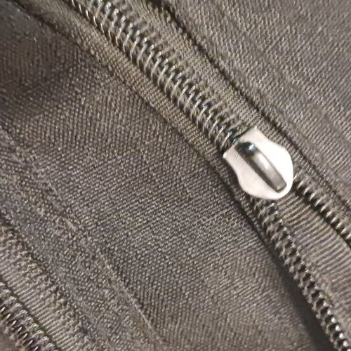 Suitcase with wheels and adjustable handle like new, internal and external pockets