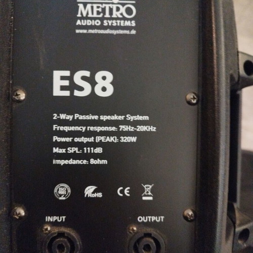 Metro ES8 speakers like new with wall mounts