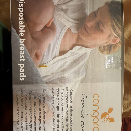 Medela mini electric breast pump with breastfeeding pads gift