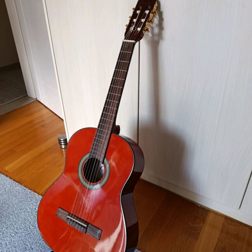 Classical guitar 3/4 like new with case, music stand, footrest and holder