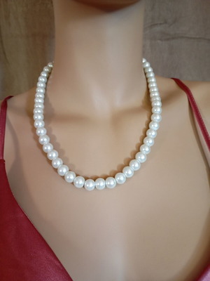 Pearl necklace, new, white