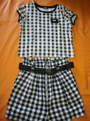 DKNY girls' set like new, size 10, black and white