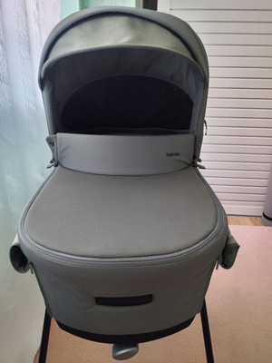 Inglesina Electa port bebe khaki with mattress like new