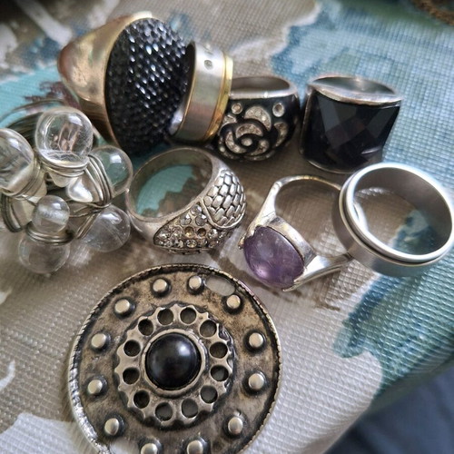 Jewelry set used, rings and pendant