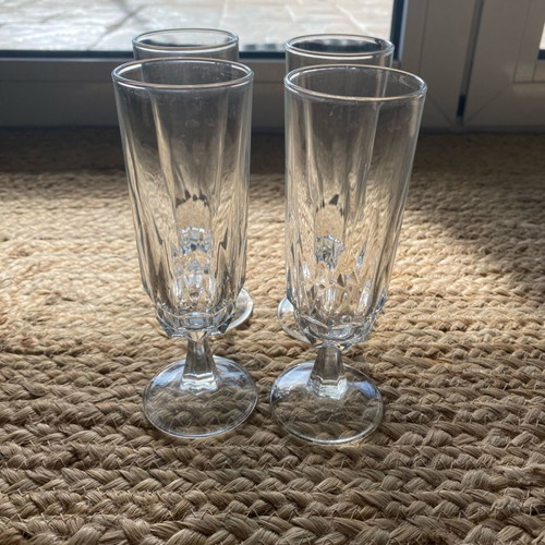 Stemmed wine glasses new, set of 4